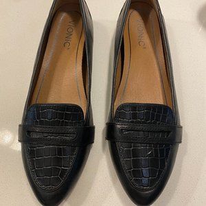 Vionic Savannah Flats, Black, Size 8M.